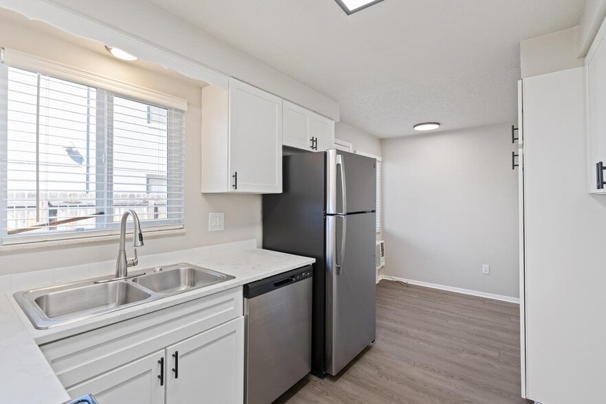 More Photos Of 3035 17th Ave, Longmont Apartments For Sale
