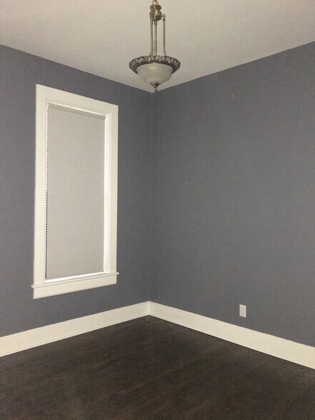 More Photos Of 541-549 Pine St, Burlington Storefront Retail Residential For Sale