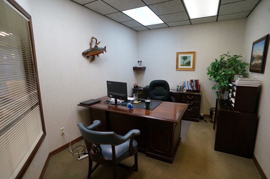 More Photos Of 1350 E Lake Lansing Rd, East Lansing Medical For Lease