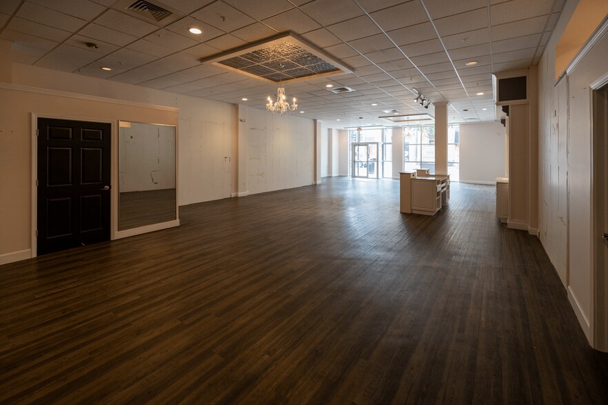 More Photos Of 627 S Wright St, Champaign General Retail For Lease