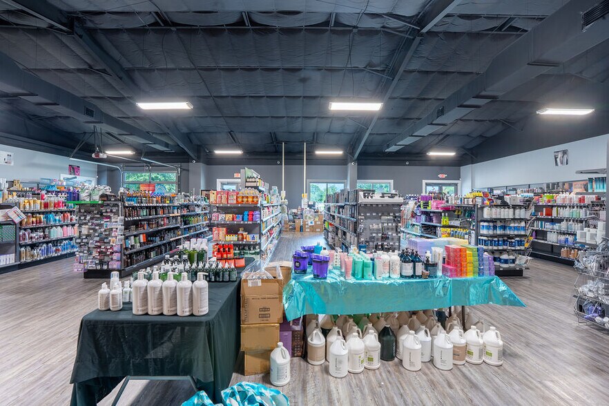 More Photos Of 21 Hollywood Blvd SW, Fort Walton Beach General Retail For Sale