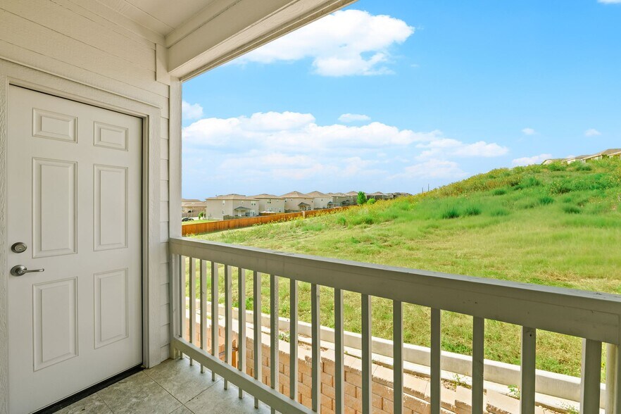 More Photos Of 6408 Segovia Ranch, San Antonio Apartments For Sale