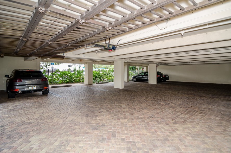 More Photos Of 862-868 102nd Ave N, Naples Office For Sale