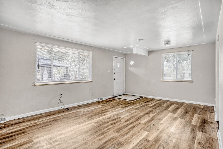 More Photos Of 1231 Akron St, Aurora Multifamily For Sale