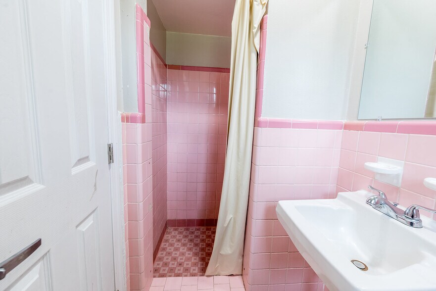 More Photos Of 1757 N Temple Ave, Starke Hotel For Sale