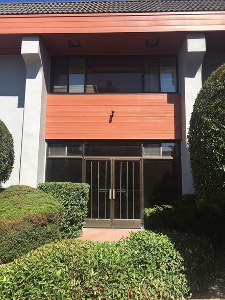 More Photos Of 81 Hangar Way, Watsonville Warehouse For Lease