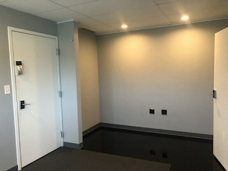 More Photos Of 6731 Ridge Rd, Parma Medical For Sale