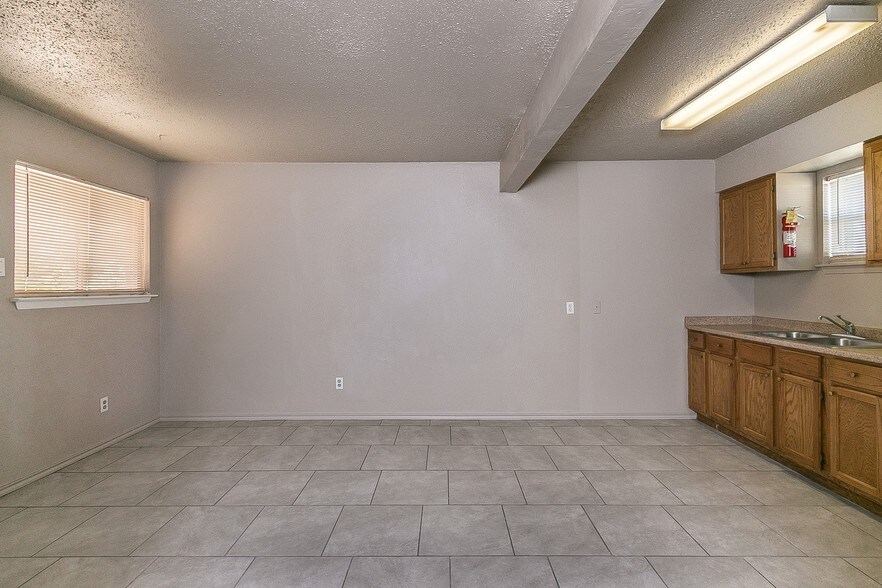 More Photos Of 1031 N Sumner St, Pampa Apartments For Sale