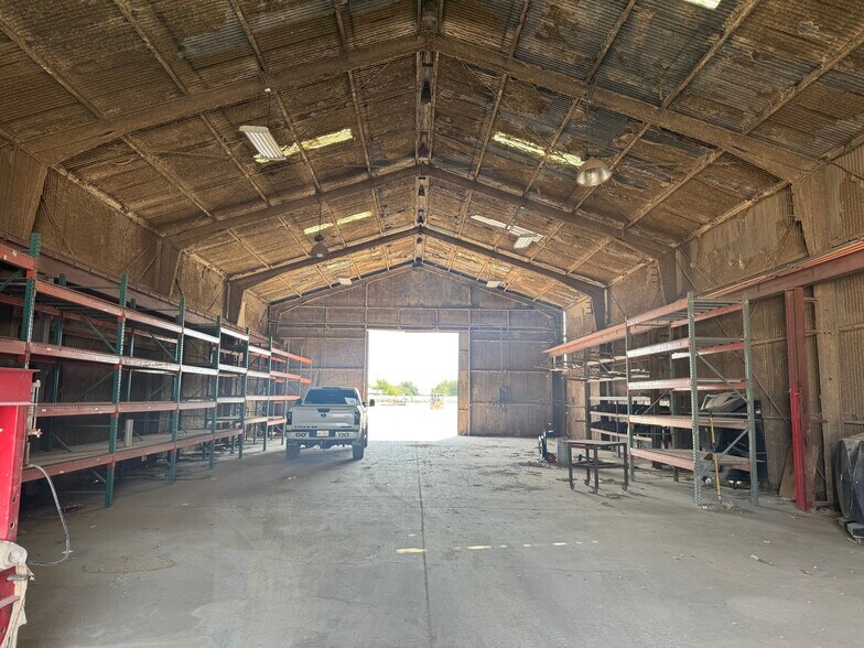 More Photos Of 335 S County Rd W, Odessa Warehouse For Lease