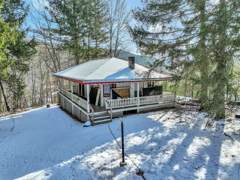 More Photos Of 25 State Route 55, Barryville Hotel For Sale