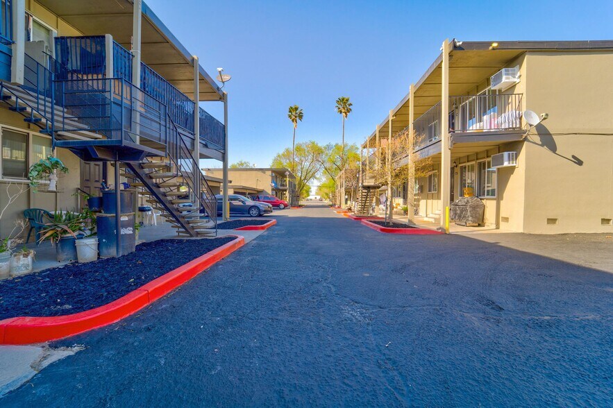 More Photos Of 133 W I St, Los Banos Apartments For Sale