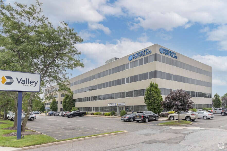 More Photos Of 4250 Veterans Memorial Hwy, Holbrook Office For Sale