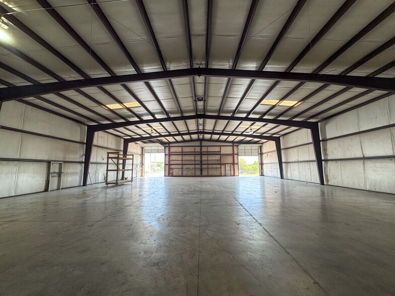 More Photos Of 15279 Bulverde Rd, San Antonio Warehouse For Sale