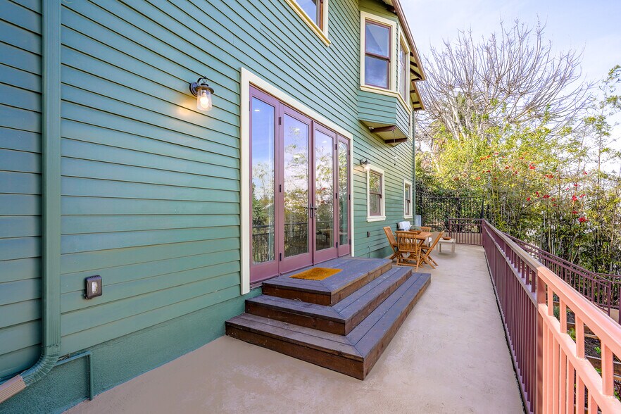 More Photos Of 844 E Kensington Rd, Los Angeles Specialty For Sale