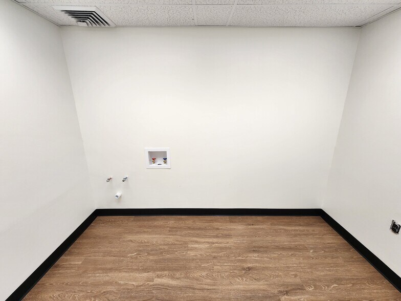 More Photos Of 2 Fisher Rd, Greenville Schools For Lease