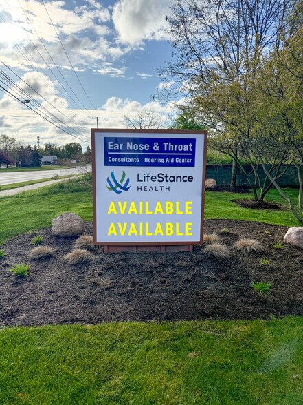 More Photos Of 44725 Grand River Ave, Novi Medical For Lease