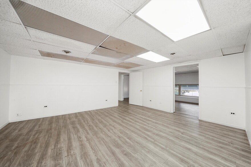 More Photos Of 4135 W 123rd St, Alsip Warehouse For Lease