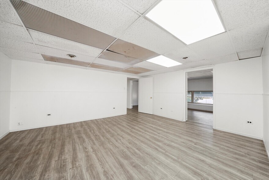More Photos Of 4135 W 123rd St, Alsip Warehouse For Lease
