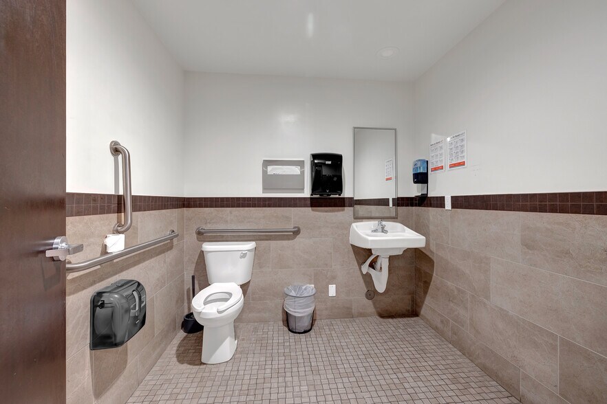 More Photos Of 5701 W Charleston Blvd, Las Vegas Medical For Sale