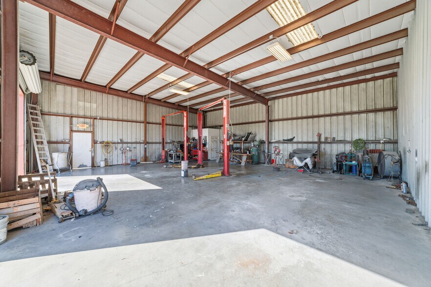 More Photos Of 11239 Veterans Memorial Dr, Houston Auto Repair For Sale