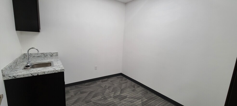 More Photos Of 2025 Madrona Ave SE, Salem Office For Lease