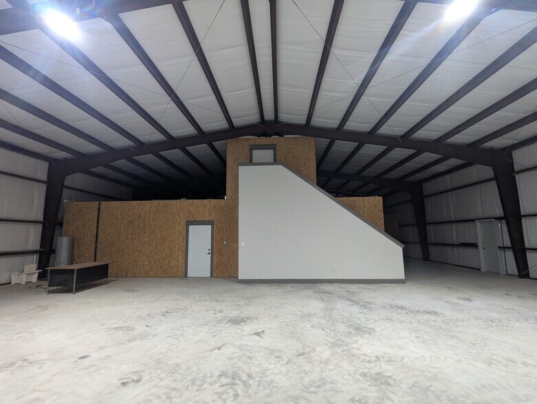 More Photos Of 7245 FM 1006 Rd, Orange Warehouse For Lease