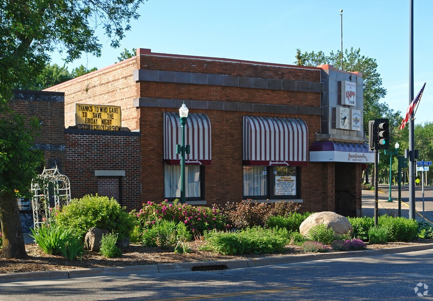 More Photos Of 2544 7th Ave, North Saint Paul General Retail For Lease