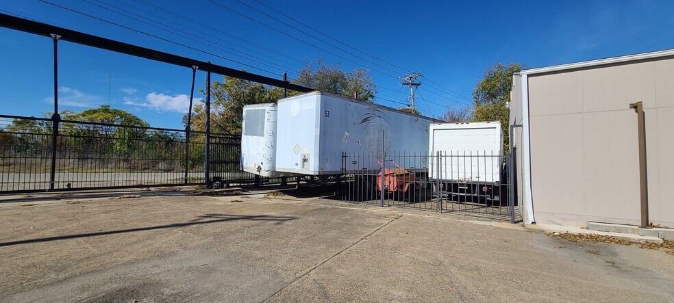 More Photos Of 5520 Military Pky, Dallas Industrial For Sale