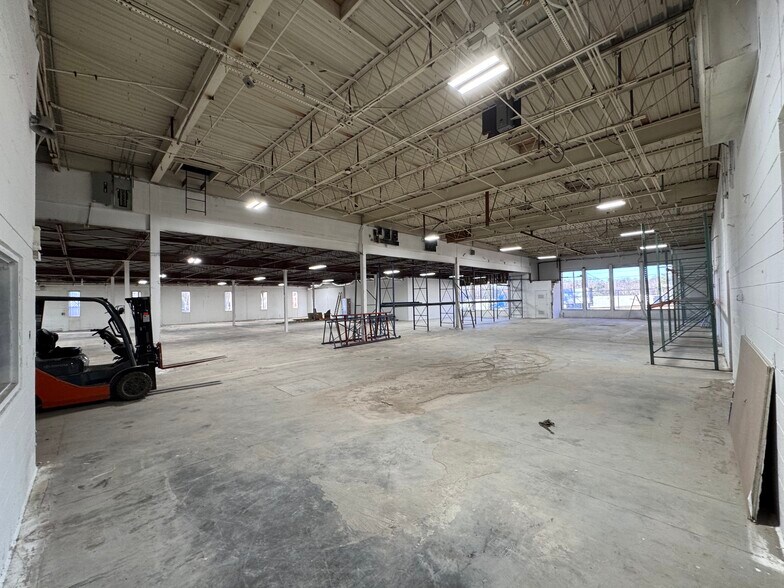 More Photos Of 2230 Lithonia Industrial Blvd, Lithonia Research And Development For Lease