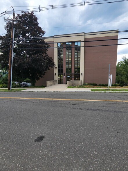 More Photos Of 27 Hospital Ave, Danbury Medical For Lease