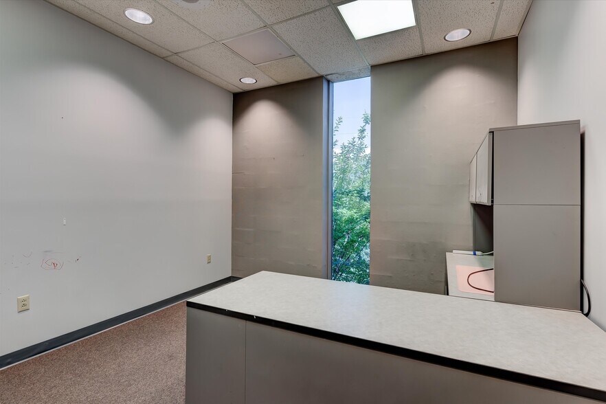 More Photos Of 106 Administration Rd, Oak Ridge Medical For Lease