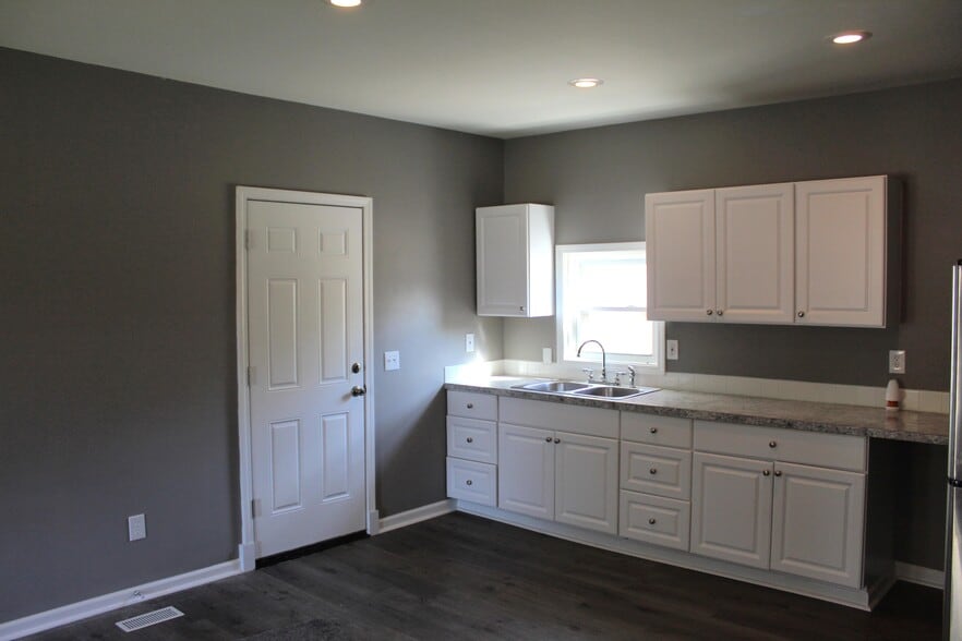 More Photos Of 801 S Mill St, Clio Apartments For Sale