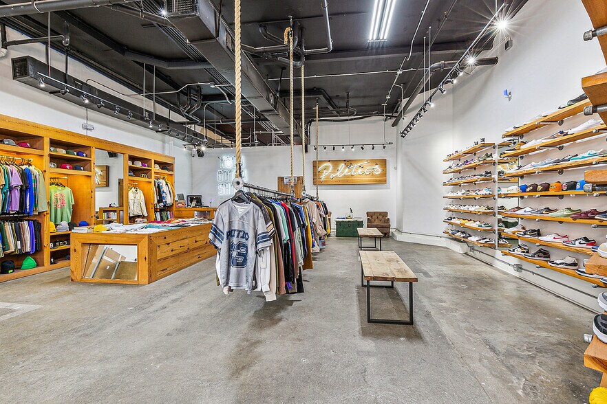 216 Chartres St, New Orleans, LA 70130 Storefront Retail Residential