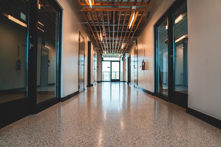 More Photos Of 529 W Summit Ave, Charlotte Office For Lease