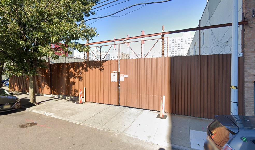 More Photos Of 3715 11th St, Long Island City Land For Lease