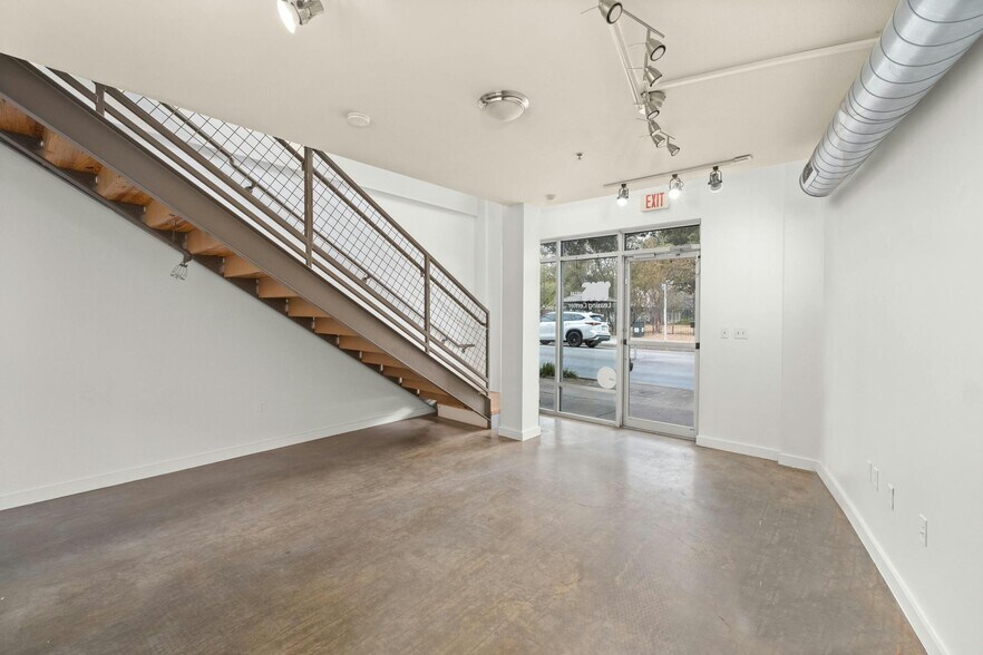 More Photos Of 1601 E Cesar Chavez St, Austin Apartments For Lease
