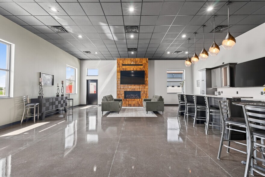 More Photos Of 7040 Kaeding Ln NE, Albertville Industrial For Sale