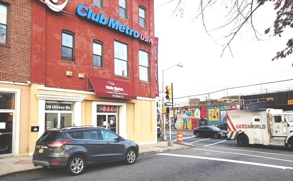 More Photos Of 18 Oliver St, Newark Office For Lease