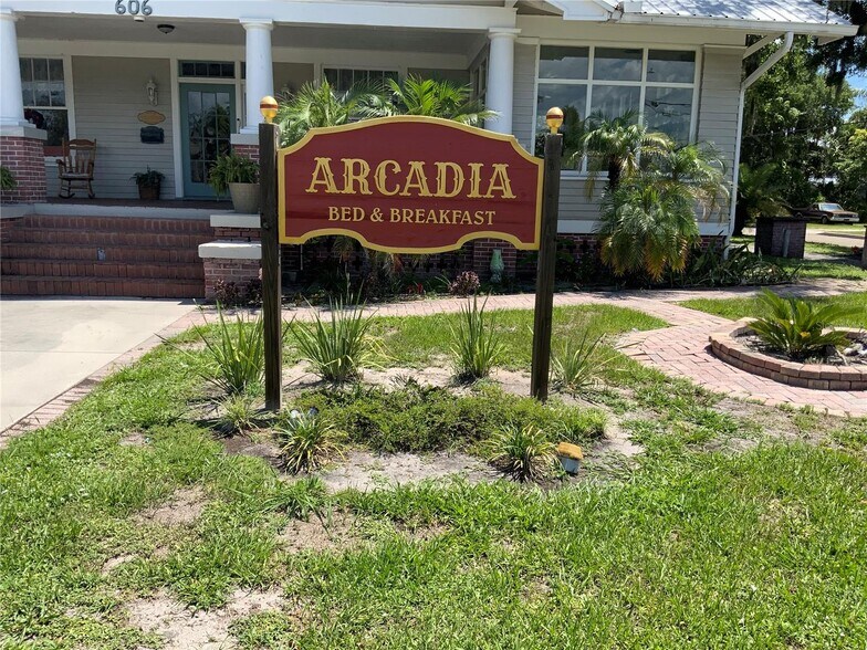 More Photos Of 606 E Oak St, Arcadia Hospitality For Sale
