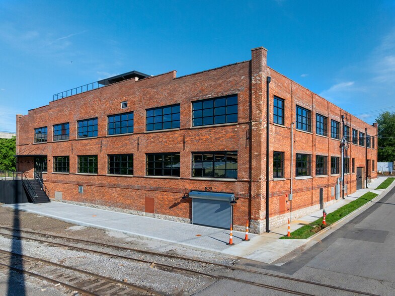 More Photos Of 706 19th Ave N, Nashville Office For Lease