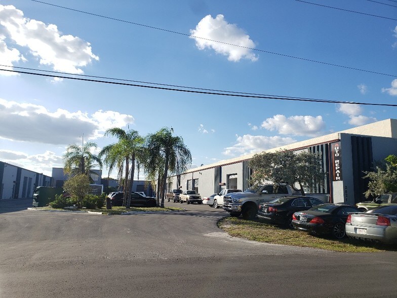 More Photos Of 2601-2621 NW 17th Ln, Pompano Beach Warehouse For Lease