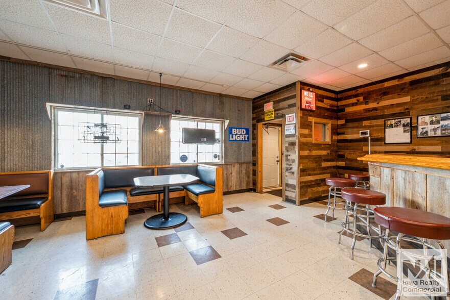 More Photos Of 115 E Main St, Coggon General Retail For Sale