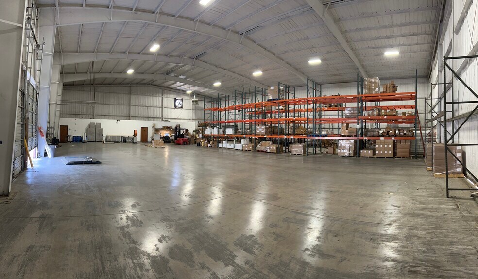 More Photos Of 3540 Shelby Ln, Denton Warehouse For Lease