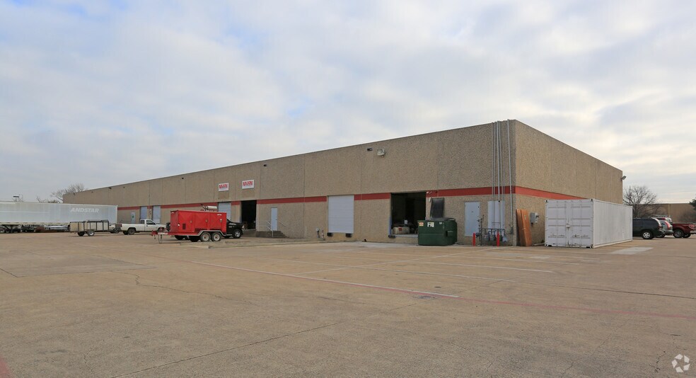 More Photos Of 2211 Century Center Blvd, Irving Warehouse For Lease