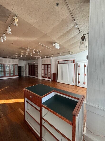 More Photos Of 112 N Market St, Charleston Hotel For Lease