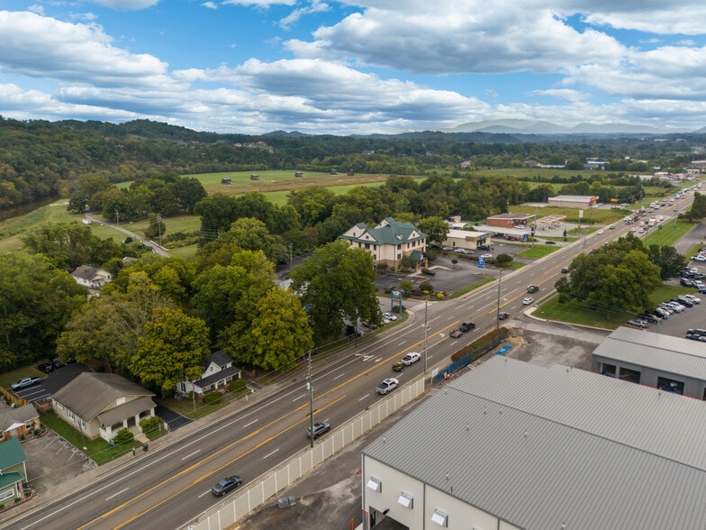 More Photos Of 226 E Main St, Sevierville Freestanding For Sale