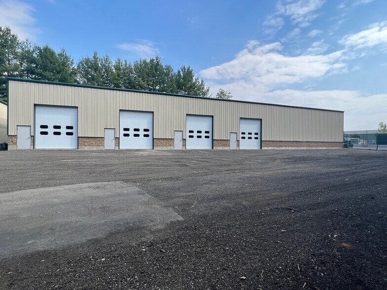 More Photos Of 50 Newberry Rd, East Windsor Service For Lease