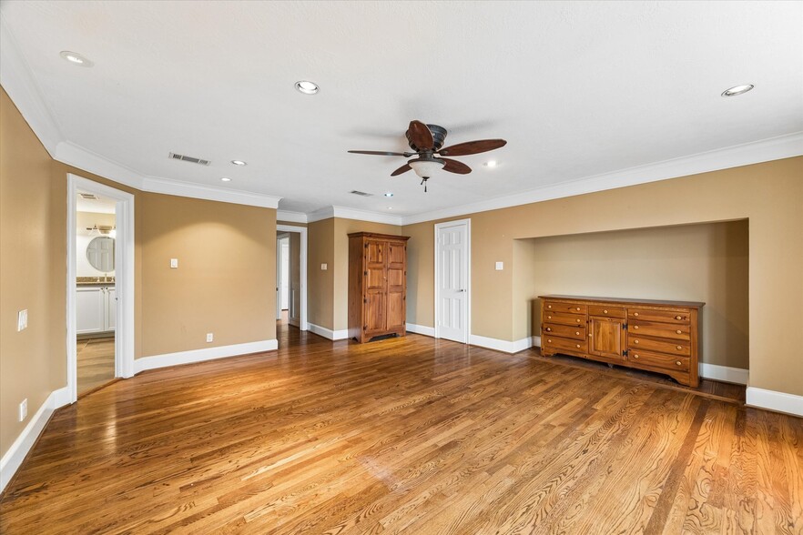 More Photos Of 1330 Des Jardines St, Houston Office Residential For Sale