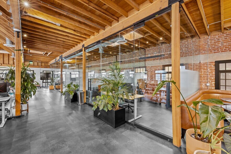 More Photos Of 400-412 Wilshire Blvd, Santa Monica Loft Creative Space For Lease