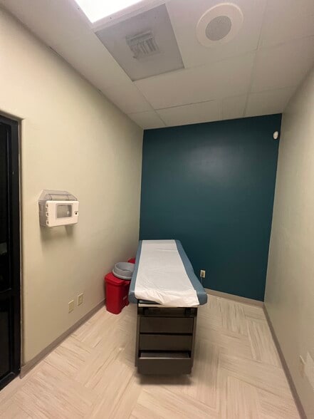 More Photos Of 516 E Whitehouse Canyon Rd, Green Valley Office For Sale